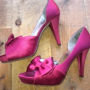 Maribelle Size 7.5 Peep-Toe Pumps